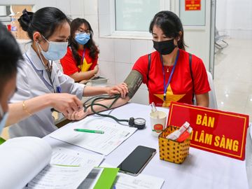 Pho thu tuong Vu Duc Dam tham hoi tinh nguyen vien anh 4