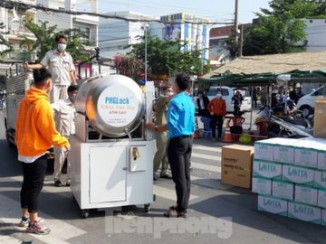 Bình Dương đặt máy ATM gạo nuôi gần 2.000 hộ dân bị cách ly - ảnh 1