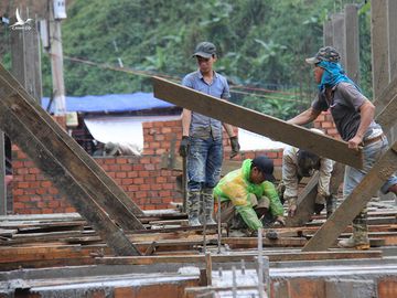 3 ngày nữa bão Dujuan vào Biển Đông, tâm bão giật cấp 10 - Ảnh 1.