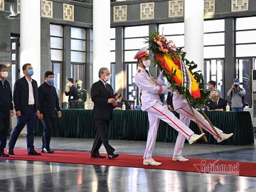 Thủ tướng Nguyễn Xuân Phúc cùng lãnh đạo Đảng, Nhà nước viếng ông Trương Vĩnh Trọng