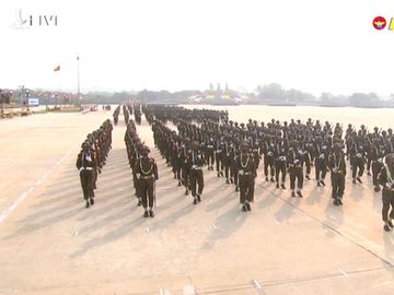 Cảnh duyệt binh ở Naypyidaw.