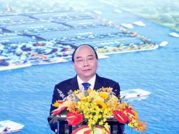 Thủ tướng Nguyễn Xuân Phúc phát biểu tại lễ khánh thành Khu công nghiệp cầu cảng Phước Đông, tỉnh Long An.