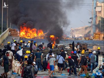 Aung San Suu Kyi bi cao buoc tham nhung anh 1