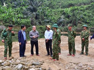 Qua kiểm tra hiện trường, việc tìm kiếm tại bãi bồi dự kiến kéo dài khoảng 5 ngày.