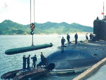Chiêm ngưỡng khoảnh khắc ngư lôi Việt Nam phóng ra từ tàu chiến cực hiếm - Ảnh 9.