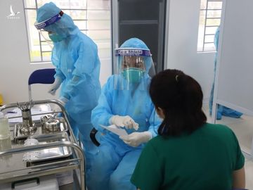 Thứ trưởng Bộ Y tế Trần Văn Thuấn: &quot;Những người tiêm vắc xin Covid-19 đều vui vẻ, thoải mái&quot; - Ảnh 4.