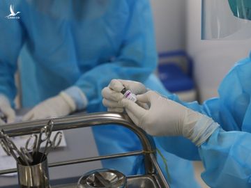 Thứ trưởng Bộ Y tế Trần Văn Thuấn: &quot;Những người tiêm vắc xin Covid-19 đều vui vẻ, thoải mái&quot; - Ảnh 3.