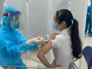 Thứ trưởng Bộ Y tế Trần Văn Thuấn: &quot;Những người tiêm vắc xin Covid-19 đều vui vẻ, thoải mái&quot; - Ảnh 10.