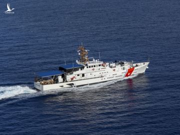 Tàu tuần duyên USCGC Myrtle Hazard cập cảng Apra trên đảo Guam tháng 9/2020. Ảnh: USCG.