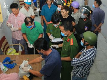 Đại tá Đinh Văn Nơi: Dựa dân cất vó, Công an tiếp tay hay buôn lậu sẽ bắt đầu tiên - Ảnh 1.