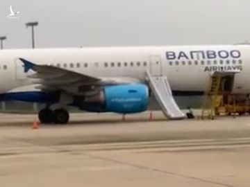 Hình ảnh máy bay bung bị bung cầu phao cứu sinh tại sân bay Thọ Xuân.