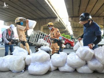 Chạy xe nát, xe tự chế bị CSGT TP.HCM 'truy quét': 'Giờ ở nhà là chết đói' - ảnh 7