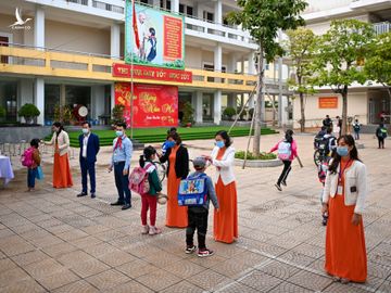 Hoc sinh Ha Noi di hoc lai anh 1