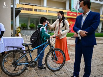 Hoc sinh Ha Noi di hoc lai anh 2