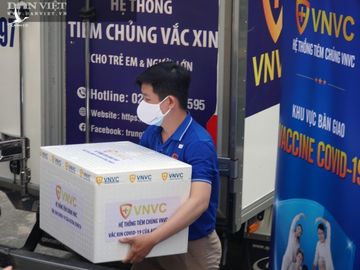 NÓNG: Cận cảnh lô vaccine Covid-19 tiêm đợt đầu tiên tại TP.HCM - Ảnh 8.