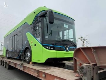 Lộ ảnh xe bus điện VinFast được vận chuyển về Hà Nội - Ảnh 3.