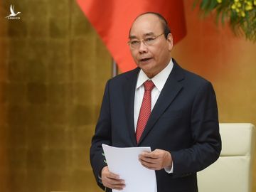 Thủ tướng Nguyễn Xuân Phúc phát biểu tại cuộc họp trực tuyến sáng nay. Ảnh: VGP