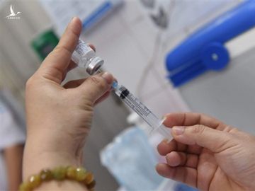 Chuyên gia: Phản ứng phụ của vaccine COVID-19 tại Việt Nam trong ngưỡng cho phép - 1