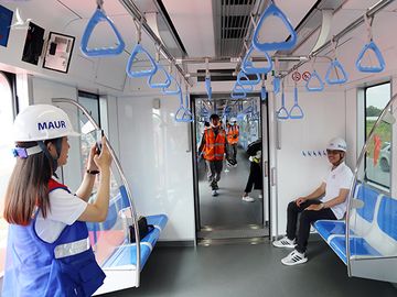 Trải nghiệm tiện ích bên trong đoàn tàu metro hiện đại tuyến Bến Thành - Suối Tiên