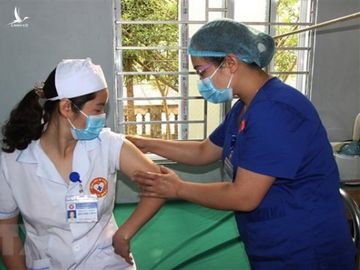 Ha Giang phan dau den 31/3 hoan thanh ke hoach tiem vaccine COVID-19 hinh anh 1