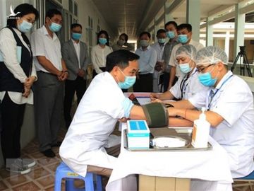 Ha Giang phan dau den 31/3 hoan thanh ke hoach tiem vaccine COVID-19 hinh anh 2