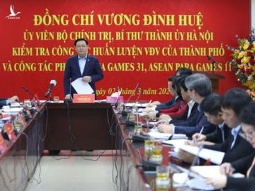 Ông Vương Đình Huệ làm việc về SEA Games 31 /// ẢNH: HOÀNG QUÂN