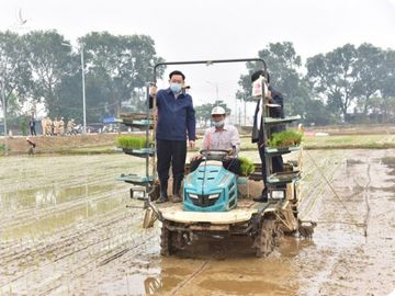 Ông Vương Đình Huệ: Khẳng định dấu ấn riêng đậm nét về tư duy, tầm nhìn - Ảnh 4.