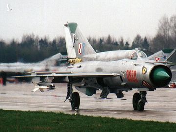 Việt Nam từng biên chế số lượng lớn MiG-21Bis, phiên bản mạnh ngang F-16 của Mỹ - Ảnh 1.