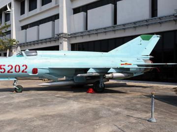 Việt Nam từng biên chế số lượng lớn MiG-21Bis, phiên bản mạnh ngang F-16 của Mỹ - Ảnh 2.