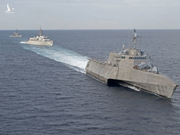  Chiến hạm Mỹ và Nhật trong một cuộc tập trận chung ở Biển Đông /// ảnh: US Navy