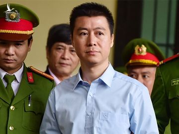 Phan Sào Nam trong phiên tòa ở Phú Thọ, tháng 11/2018. Ảnh: Giang Huy.