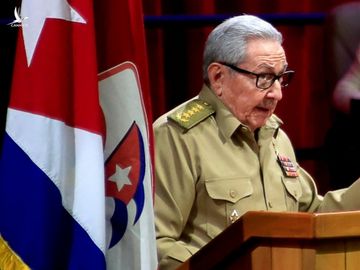 Raul Castro phát biểu tại đại hội Đảng Cộng sản Cuba ở thủ đô La Habana ngày 16/4. Ảnh: AFP.