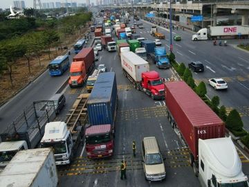 Ngày đầu vận hành Trạm thu phí xa lộ Hà Nội, nhiều tài xế né trạm - ảnh 3