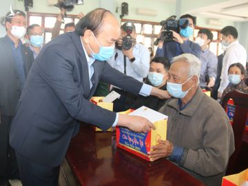 Tâm tư người bạn thời &quot;chia nửa củ khoai&quot; gửi tân Chủ tịch nước Nguyễn Xuân Phúc - Ảnh 5.