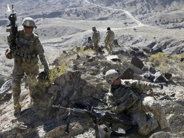 Ai đứng sau quyết định rút lực lượng Mỹ khỏi Afghanistan?