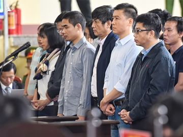 Các bị cáo tại tòa Phú Thọ năm 2018. Ảnh: Giang Huy.