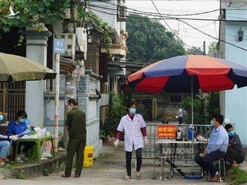 Nơi ở của bệnh nhân số 2911 (Đông Anh, Hà Nội) được phong toả. Ảnh: Tùng Giang