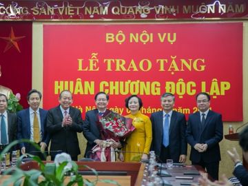 Nguyên Bộ trưởng Lê Vĩnh Tân 'hạ cánh vinh quang' chứ không phải 'hạ cánh an toàn'