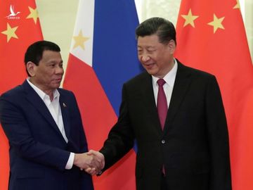 Bị chê mềm mỏng với Bắc Kinh, tổng thống Philippines tuyên bố cử tàu chiến tới Biển Đông - Ảnh 2.