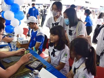 Bách Khoa, Y, Luật... rồi ai cũng tăng học phí, có trường tăng... gấp đôi - Ảnh 1.