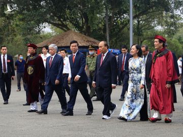 Chủ tịch nước Nguyễn Xuân Phúc dâng hương tưởng nhớ các vua Hùng - ảnh 5