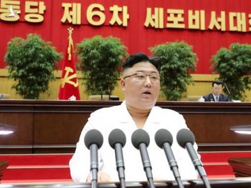 Chủ tịch Triều Tiên Kim Jong Un thừa nhận đất nước đối diện "tình hình tồi tệ nhất"