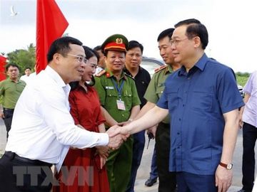 Chu tich Quoc hoi kiem tra cong tac chuan bi bau cu tai Tien Lang hinh anh 3