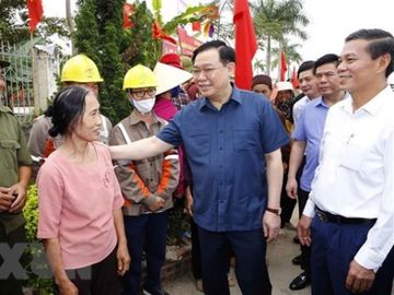 Chu tich Quoc hoi kiem tra cong tac chuan bi bau cu tai Tien Lang hinh anh 4