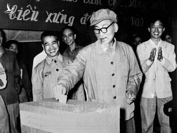 Ngày 27/4/1969, Chủ tịch Hồ Chí Minh đến bỏ phiếu bầu cử đại biểu Hội đồng nhân dân tại khu phố V tại hòm phiếu số 6, đơn vị bầu cử 1, tiểu khu 1, khu phố Ba Đình, Hà Nội.