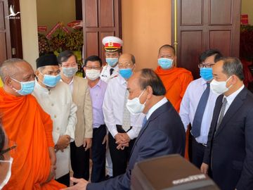 Chủ tịch nước Nguyễn Xuân Phúc dâng hương tưởng niệm Chủ tịch Hồ Chí Minh - ảnh 1