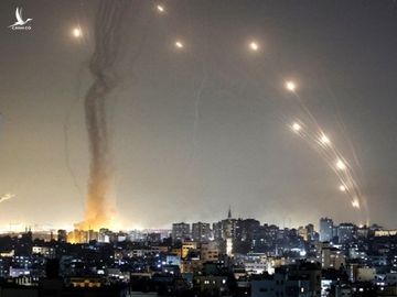 Rocket phóng từ Dải Gaza về phía Israel hôm 11/5. Ảnh: AFP.