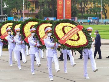 lanh dao cap cao vieng Chu tich Ho Chi Minh anh 3