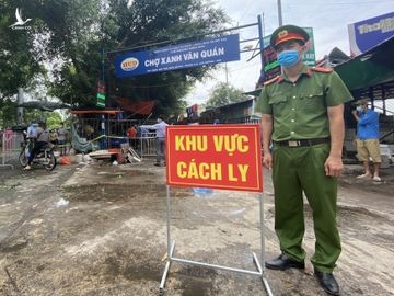 Chợ Xanh Văn Quán bị phong tỏa vì có bệnh nhân Covid-19 đã đến /// Ảnh Trần Cường
