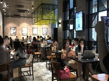 Hà Nội tạm dừng hoạt động cơ sở dịch vụ ăn, uống từ 12h ngày 25.5. Ảnh: LĐ